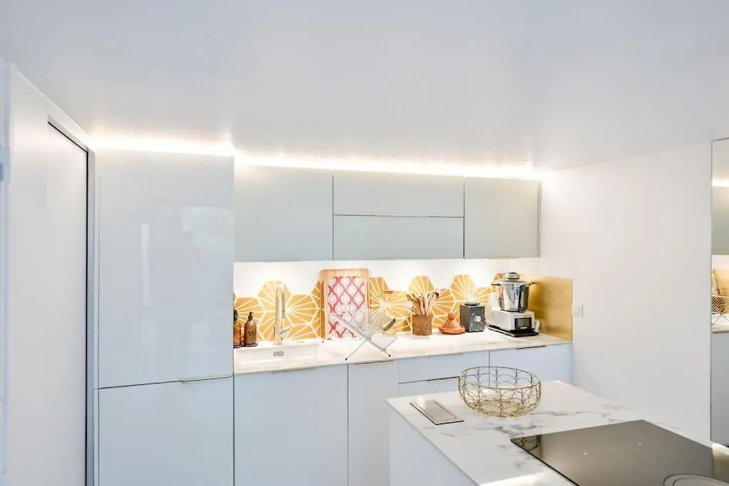 Apartamento 2 Bd Chic Loft, Historic Charm & Modern Amenities París Francia