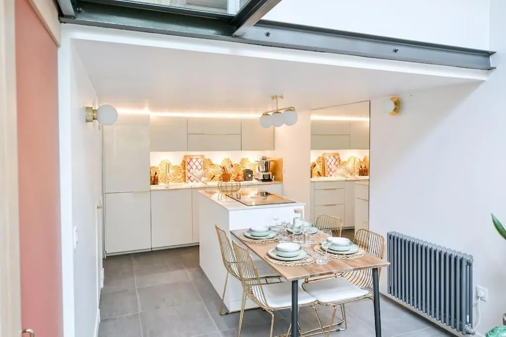 Apartamento 2 Bd Chic Loft, Historic Charm & Modern Amenities París Francia