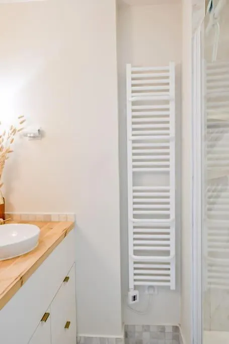 Apartamento 2 Bd Chic Loft, Historic Charm & Modern Amenities París