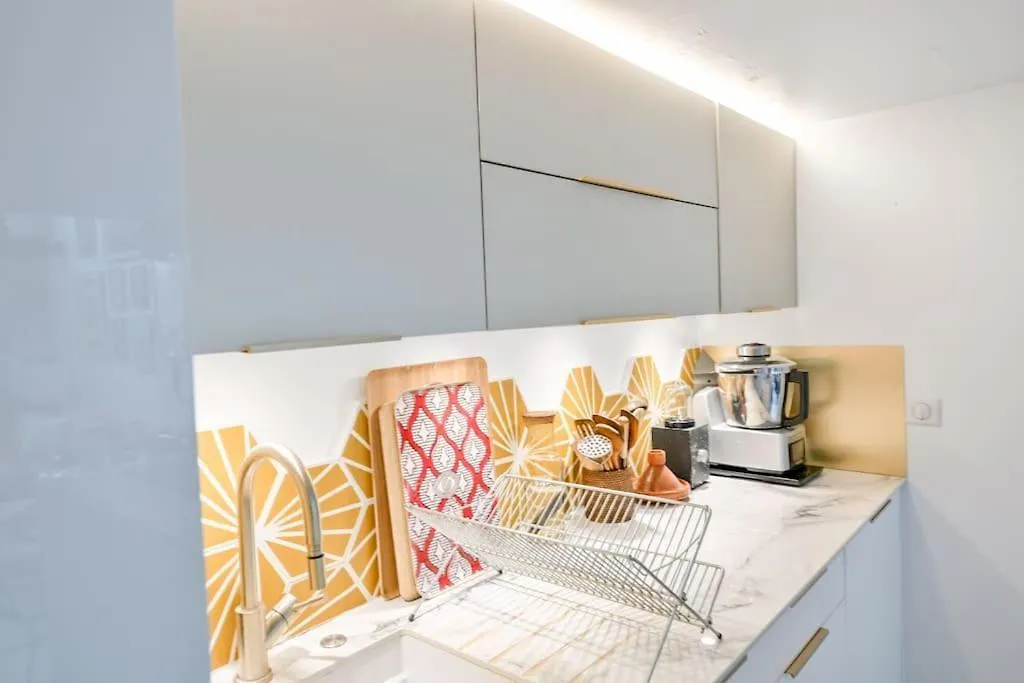Apartamento 2 Bd Chic Loft, Historic Charm & Modern Amenities París