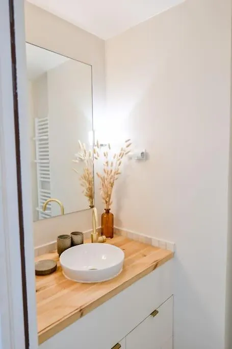 Apartamento 2 Bd Chic Loft, Historic Charm & Modern Amenities París