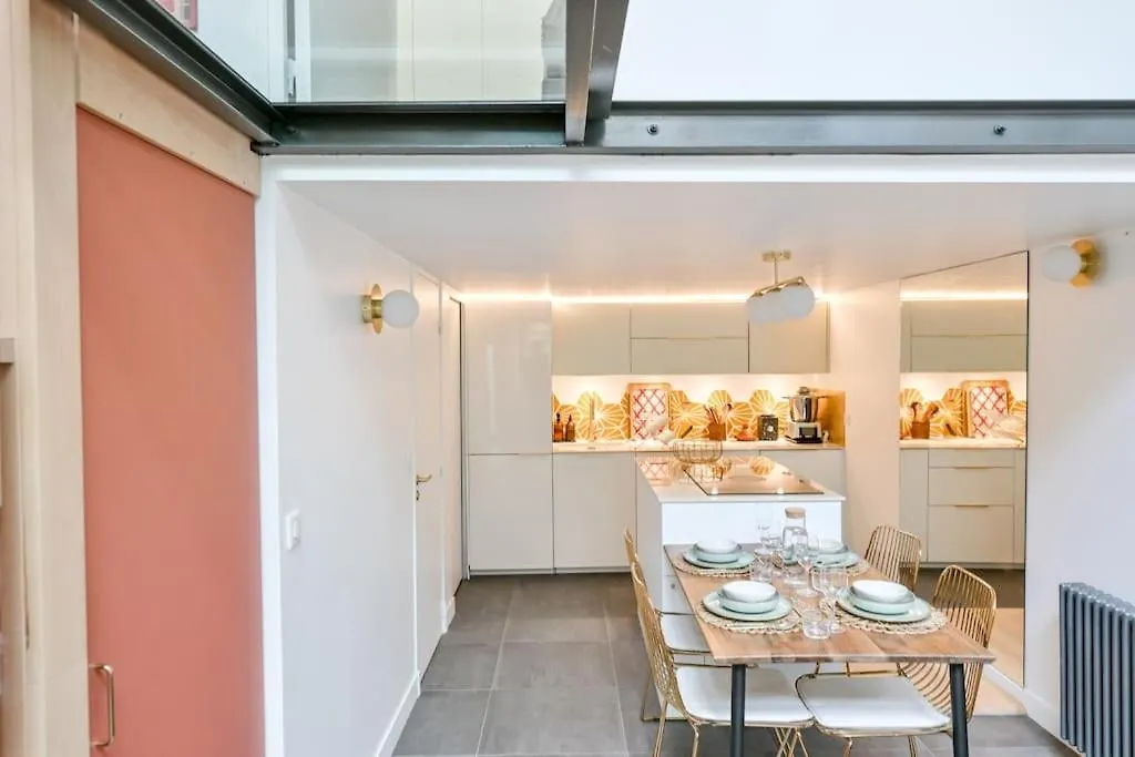 شقة 2 Bd Chic Loft, Historic Charm & Modern Amenities باريس