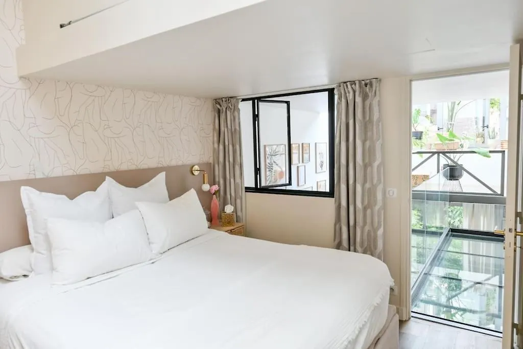 شقة 2 Bd Chic Loft, Historic Charm & Modern Amenities باريس فرنسا