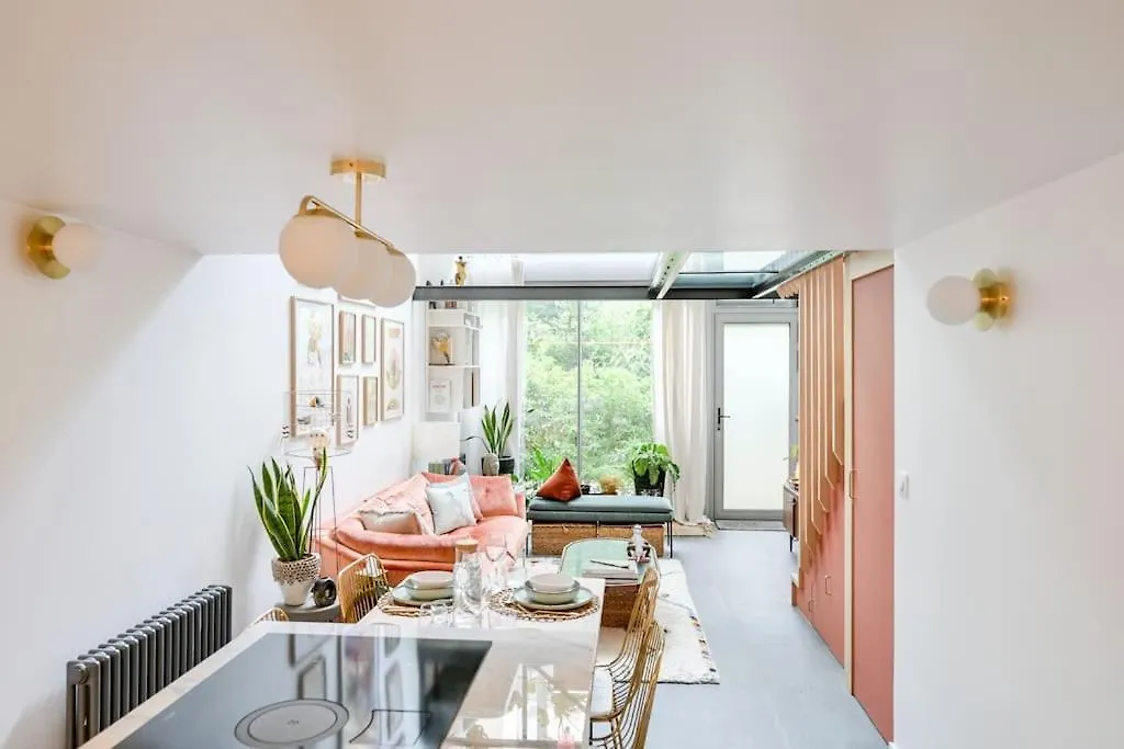 شقة 2 Bd Chic Loft, Historic Charm & Modern Amenities باريس فرنسا